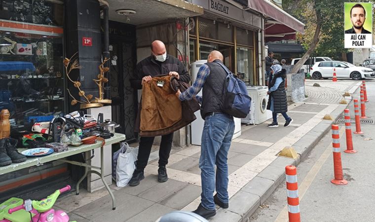 Zamlar ve kur yurttaşın belini büktü: Ekmek için ceketini satıyor