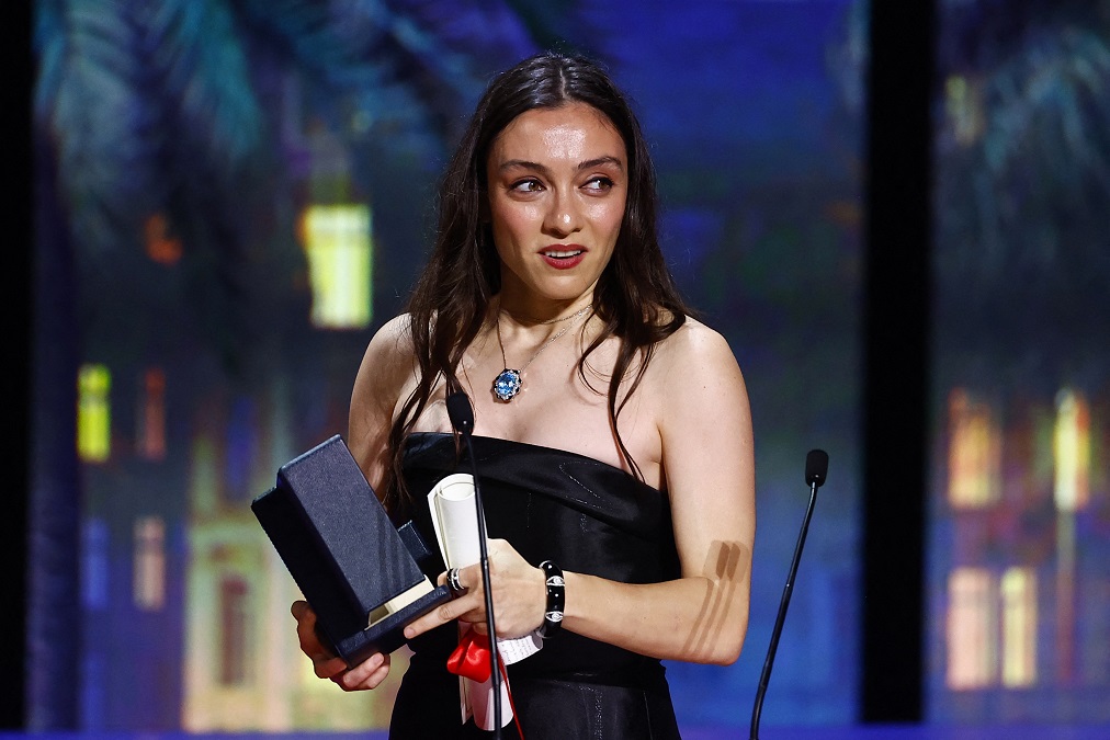 76. Cannes Film Festivali’nde ‘En İyi Kadın Oyuncu Ödülü’ Merve Dizdar’ın