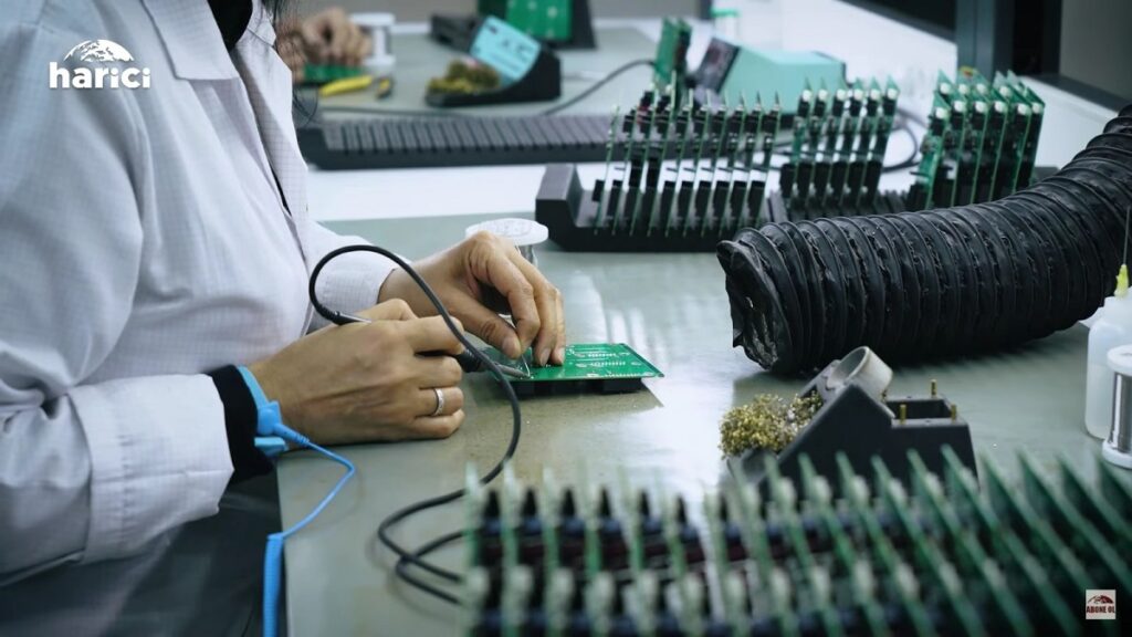 KÜRESEL REKABETİN YENİ CEPHESİ: ÇİP DUVARLARI