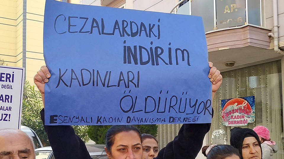 24 saatte 3 kadına şiddet