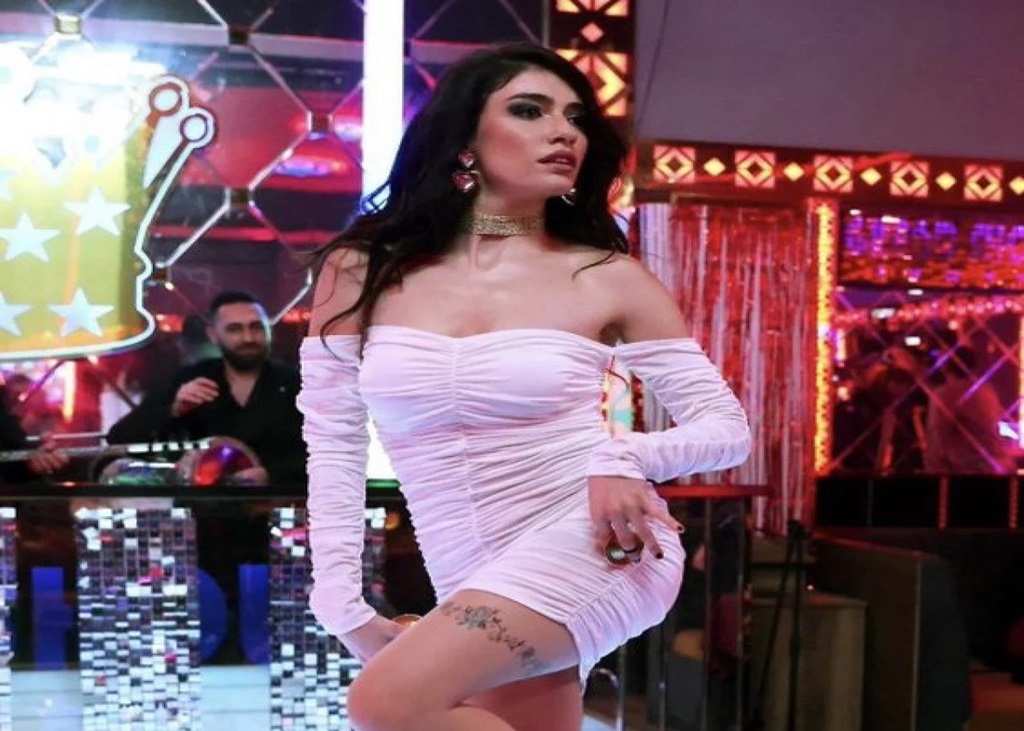 İnci Taneleri dizisinin Dilber’i Hazar Ergüçlü, pavyon dansını eleştirenlere cevap verdi