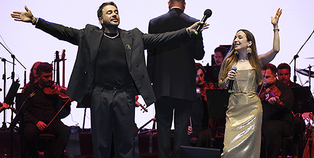 GÖMEÇ’DE 15 BİN KİŞİYLE KAYAHAN ŞARKILARI KONSERİ!