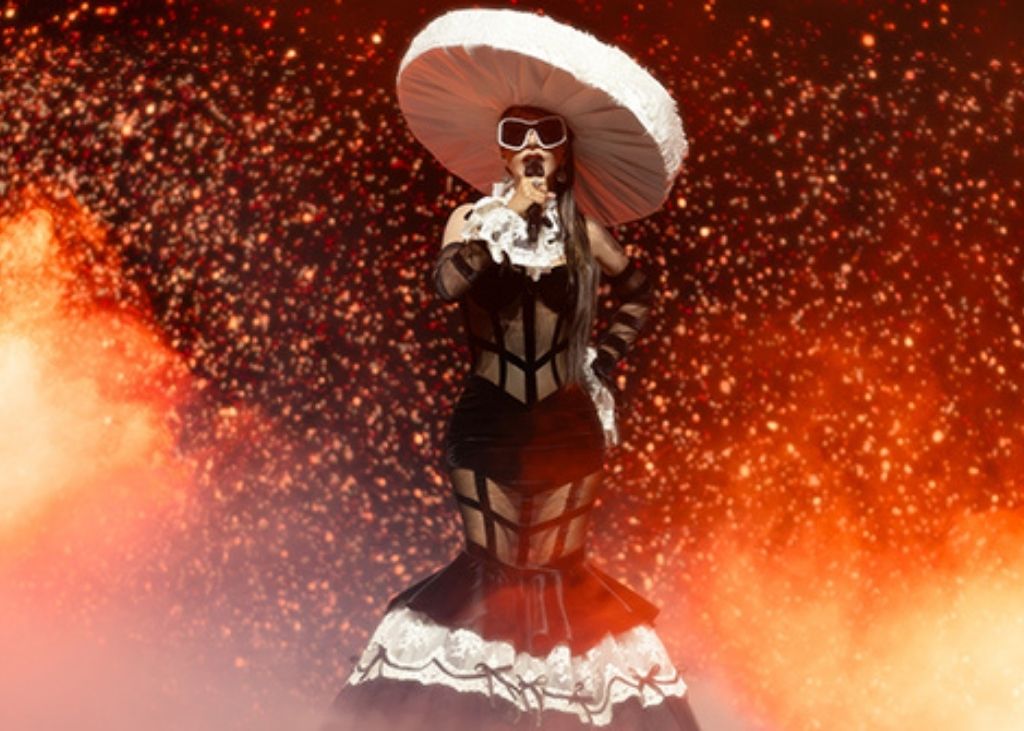 Hande Yener… “HANDE BİZİ SEZEN’E GÖTÜR” KONSERLERİNİ KAPALI GİŞE SÜRÜYOR!