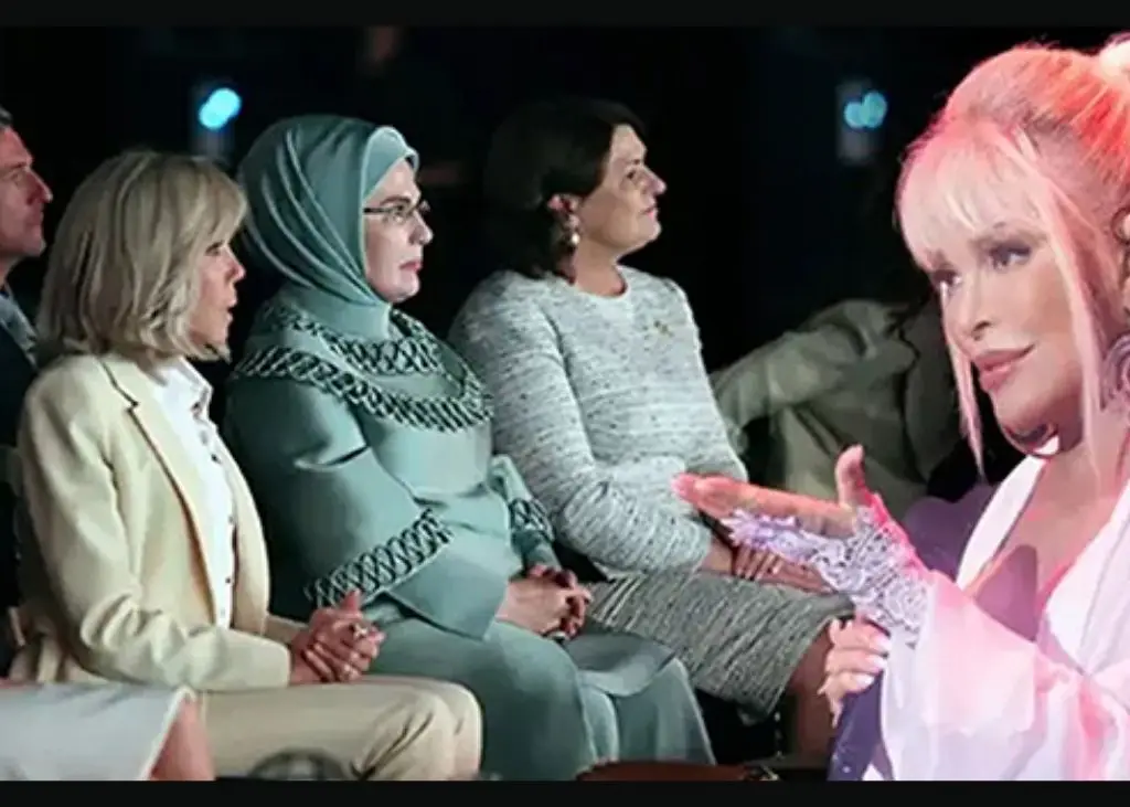 Ajda Pekkan… LİDER EŞLERİNE ÖZEL KONSER!